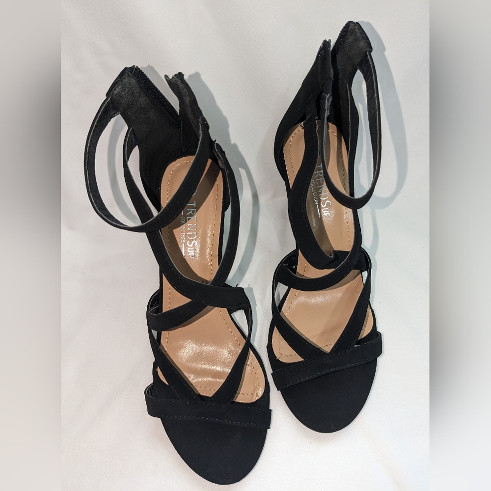 Women's 8 Black 3.25" Chunky Heel Ankle Strap Sandals